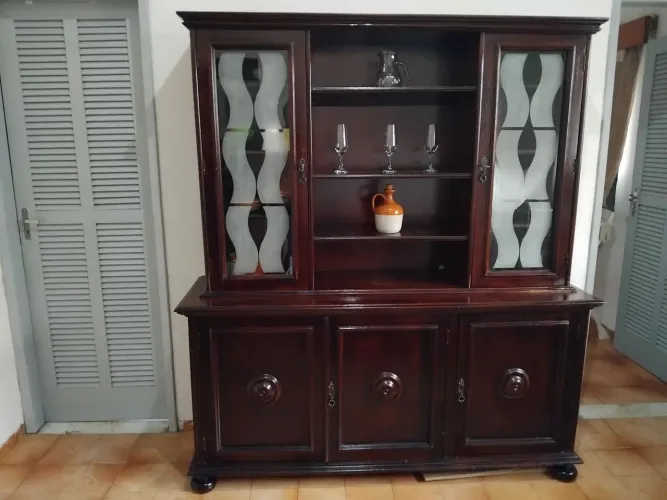 Móvel cristaleira de madeira maciça todo reformado deixamos em sua residência!!!!