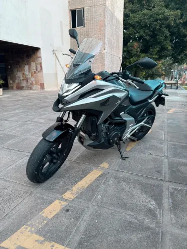 NC 750 MUITO NOVA.