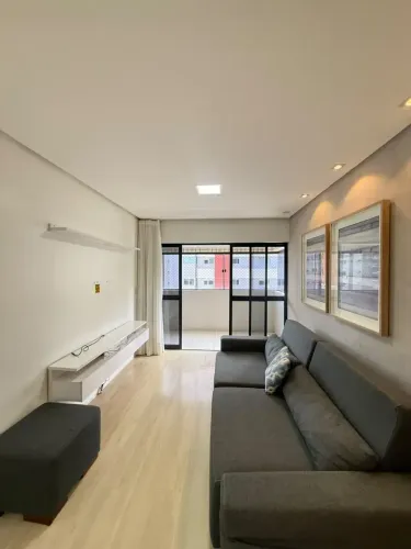Apartamento 2/4 mobiliado na primeira quadra da praia de ponta verde.