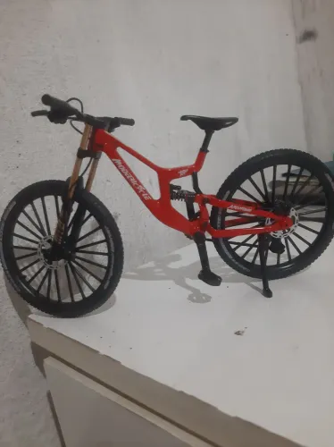 Bike downhill miniatura Santa cruz v10
