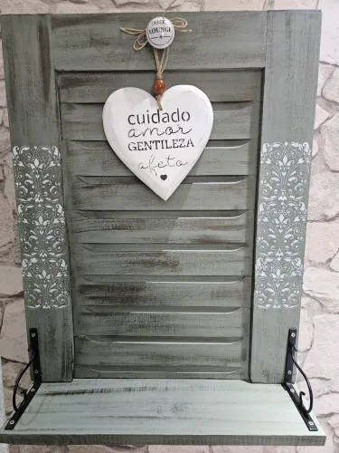 Prateleira decorativa verde