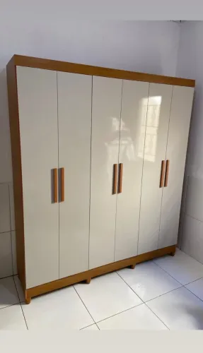 Guarda roupa 6 portas