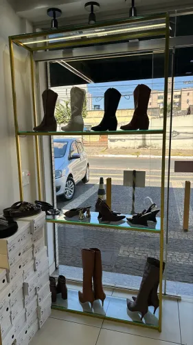 Vendo vitrine de exposição para calçados