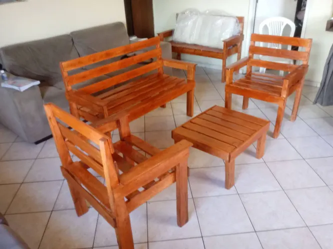Conjunto de banco e poltrona rústico