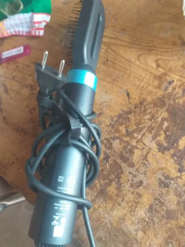 Vendo escova secadora taiff style