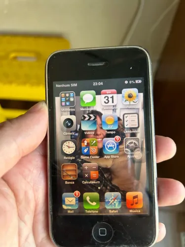 iPhone 3GS na caixa funcionando para colecionar