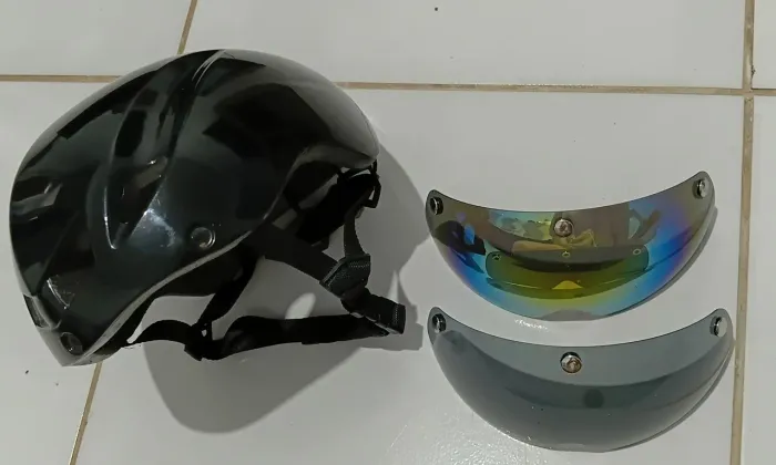 Capacete aero Speed/MTB com viseiras de sol removíveis 2 lentes (cinza e holográfica)