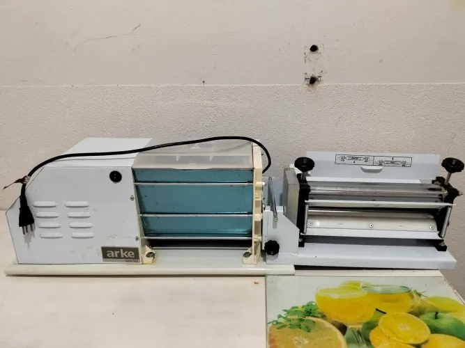 Máquina Arker pão 3 kilos 5 em1