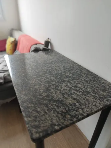 Mesa de 4 lugares tampo de granito