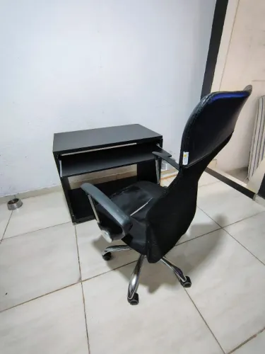 Mesa para Notebook/PC + Cadeira (No estado)