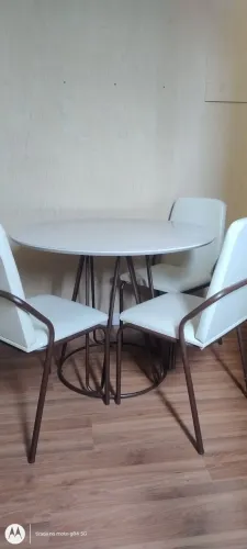 Mesa com 4 cadeiras
