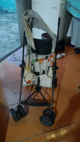 Carrinho de bebê semi novo
