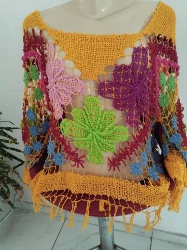 Blusa artesanal em crochê 