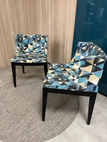 2 Cadeiras Modelo Mademoiselle Base Madeira