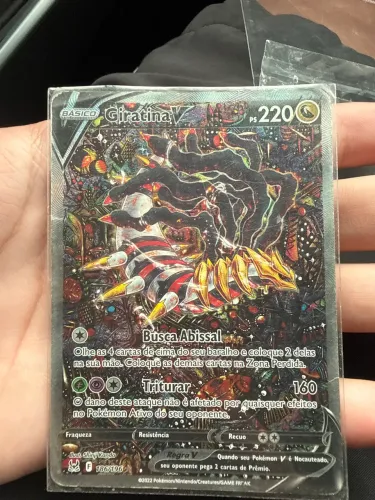 Carta pokémon GiratinaV