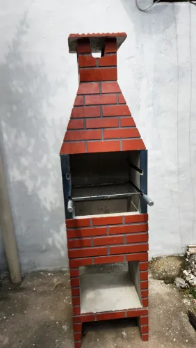 Churrasqueira semi nova 2 vezes de uso ainda tem plástico no inox tão nova valor 400$