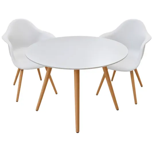 Mesa de jantar redonda com cadeiras