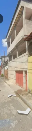 Prédio com 2 casa boas 3 quarto e 1suite e duas varandas cada casa ,com garagem