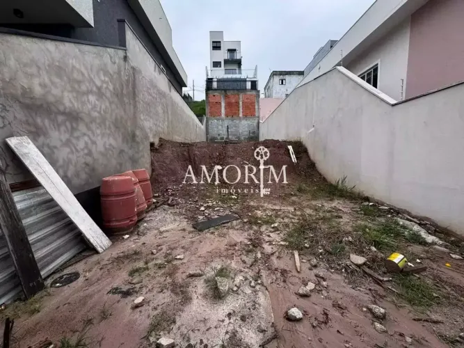 Lote à Venda com muro de arrimo e terra planagem 175 m² Leve Declive Portal dos Ipês - Caj
