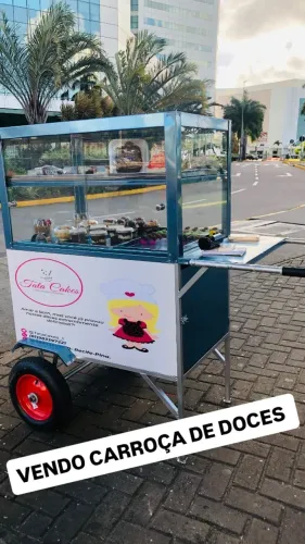 Carroça de doces e salgados