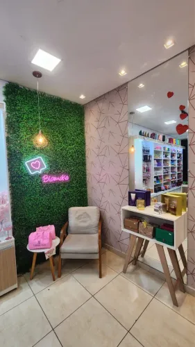 Passo ponto comercial com os móveis sem mercadoria!
