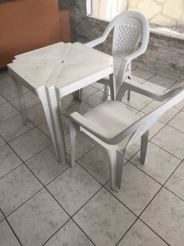 Mesa e Cadeira de Plástico 