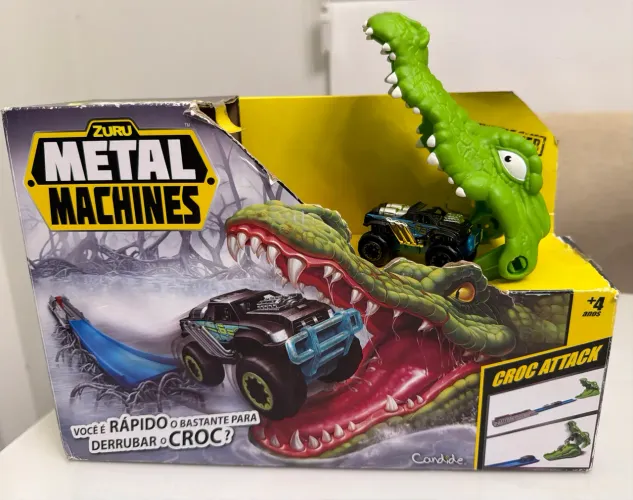 Pista Zuru Metal Machines croc ataca