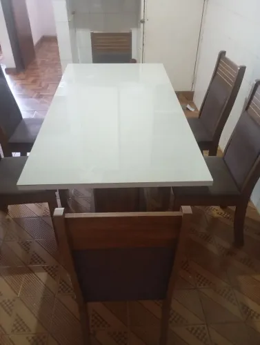 Vendo mesa de vidro com 6 cadeira
