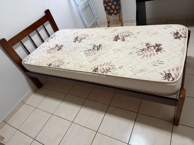 Cama com colchão