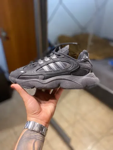 Tênis adidas