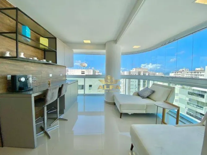 Cobertura triplex com 4 suítes, vista mar e piscina privativa a 1 quadra da Praia das Pita