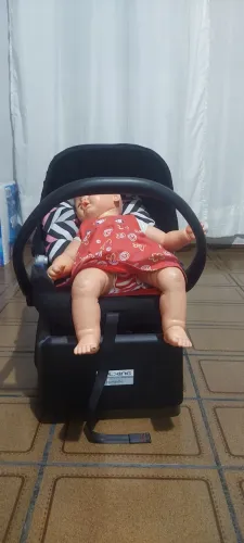 Vendo bebê conforto com base burigoto