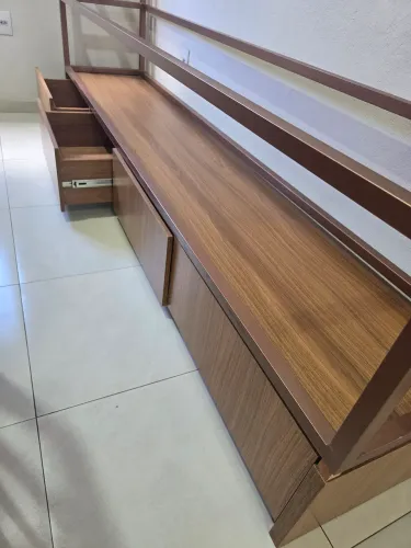 Para loja ou closet  Nova em Metalon com gavetas em madeira pura.