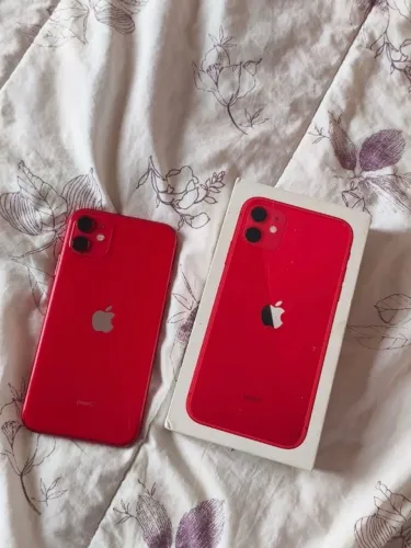 iPhone 11 vermelho, de brinde vem capinhas e película