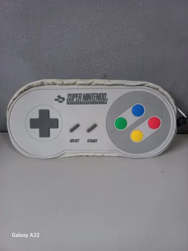 Pouchet super Nintendo zara