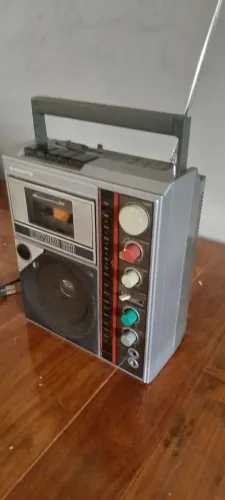 Radio  Sanyo  está funcionando  só o radio  ler a descrição 