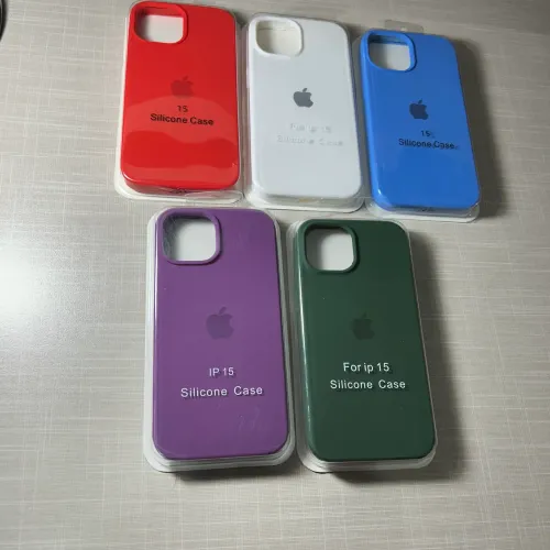 Capa silicone case iPhone 15 branca, vermelha, verde escuro, roxa, azul novas