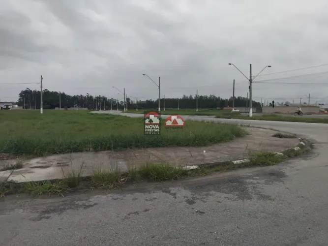 Terreno à Venda no Portal dos Eucaliptos - Pindamonhangaba