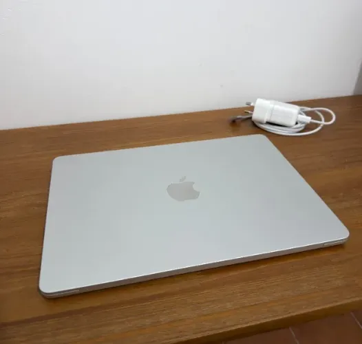 MacBook Air 13" M4 256 GB - Excelente Estado
