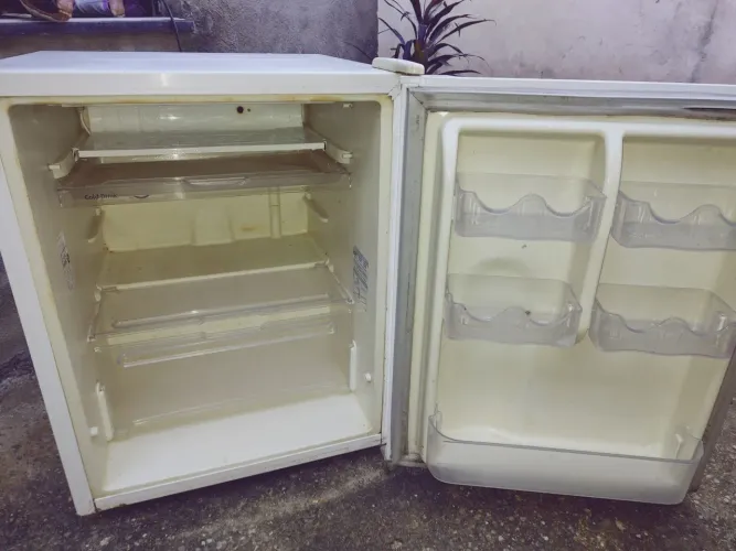 Frigobar RN80 ótimas condições 