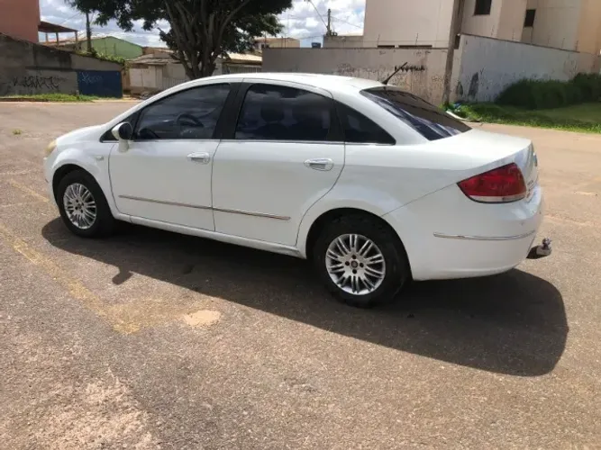 Fiat Linea Essence Dualogic 1.8 Flex 16V 4P 2013