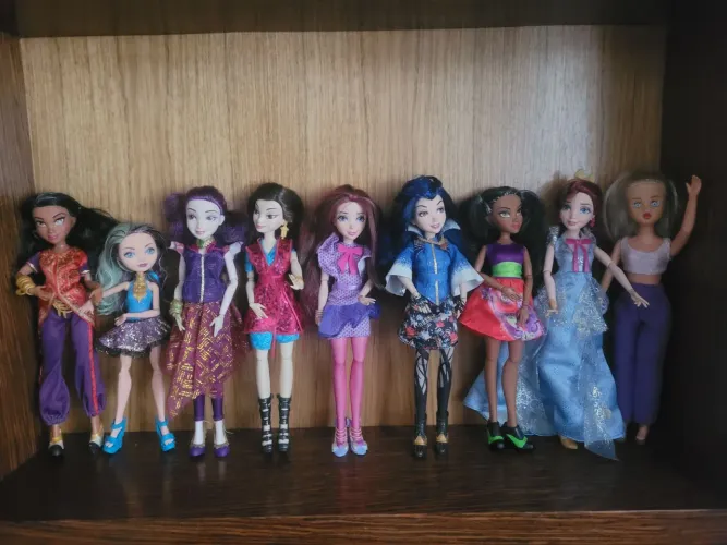 Bonecas diversas