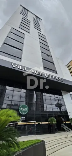 Sala Comercial de Alto Padrão no Coração de Belém-PA: 5 Salas, 3 Banheiros, 2 Vagas no Uma