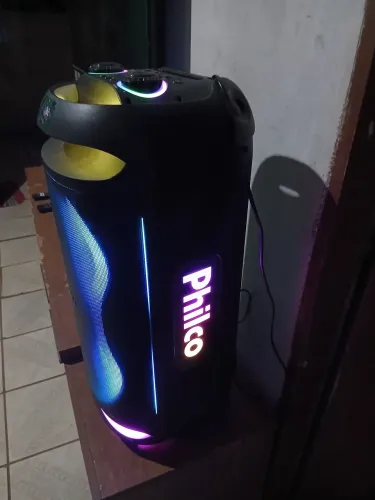 E uma caixa de som philco xtrem 800w
