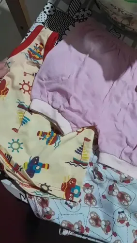 Vendo duas sacolas de roupas de bb