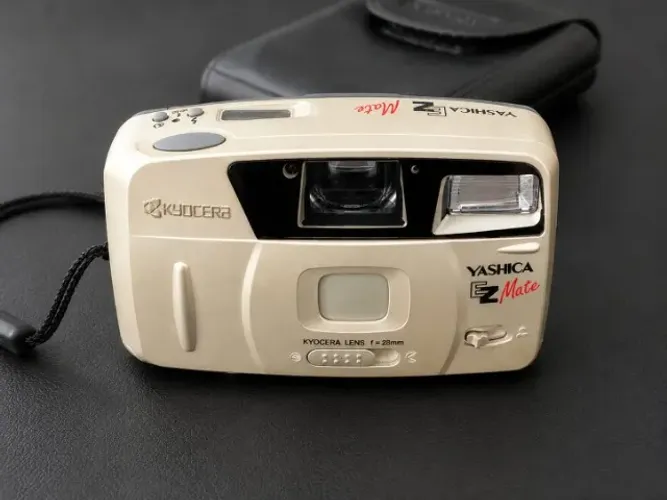 Câmera Analógica Yashica EZ Mate 35mm + Case Original