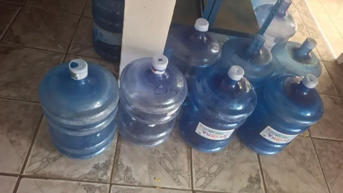 Galão de água mineral de 20 litro 