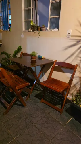 Jogo de mesa de madeira