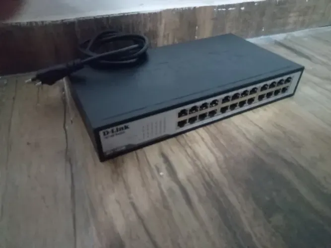 Switch Fast-Ethernet 24 portas DES-1024D