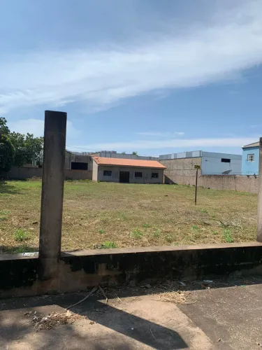 TERRENO NO JARDIM GRAMADO